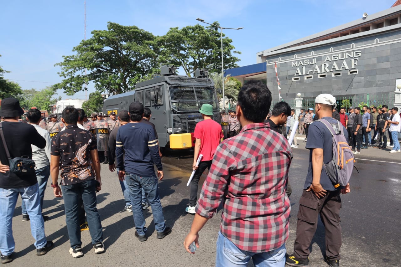 Latihan Sispamkota Polres Lebak dan Personil Polsek Jajaran Polres Lebak Polda Banten di Alun alun Rangkasbung