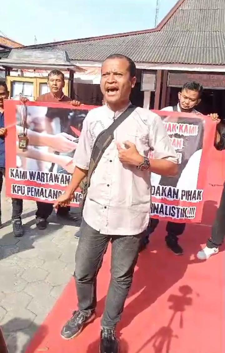 Hari Kedua Pendaftaran Calon Bupati Pemalang, Oknum Security KPU Melarang Wartawan Meliput