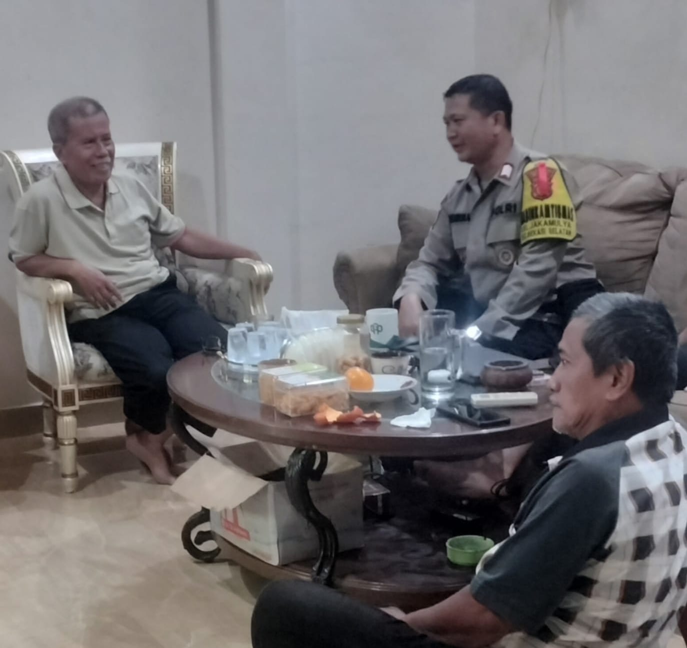 Kunjungan Bhabinkamtibmas Kelurahan Jakamulya Polsek Bekasi Selatan Kepada Tokoh Masyarakat, Cooling System Jelang Pilkada 2024