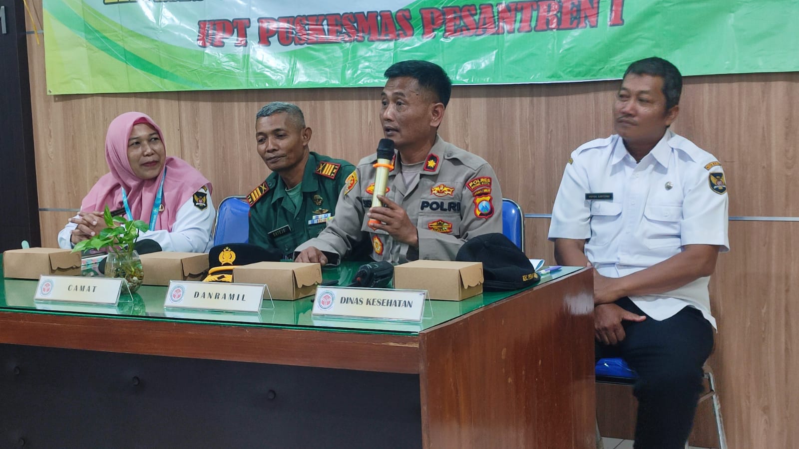 Kapolsek Pesantren Ambil Bagian Dalam Acara Lokakarya Mini Lintas Sektor Tribulanan III UPT Puskesmas Pesantren I Kota Kediri