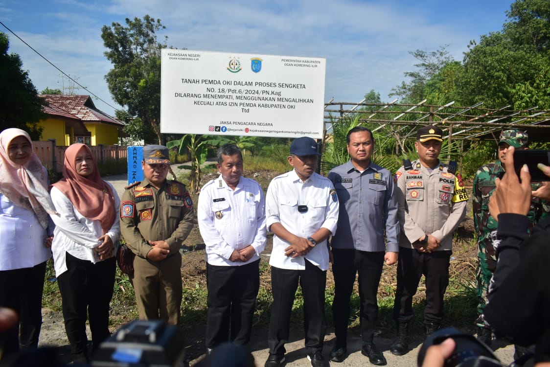 Amankan Aset, Pemkab Dan Kejari OKI Pasang Plang di Hutan Kota