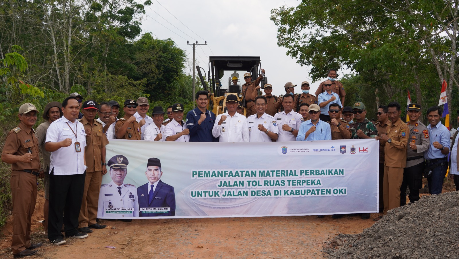 pj, Bupati OKI Cek Perbaikan Jalan yang Menfaatkan Bongkaran Tol