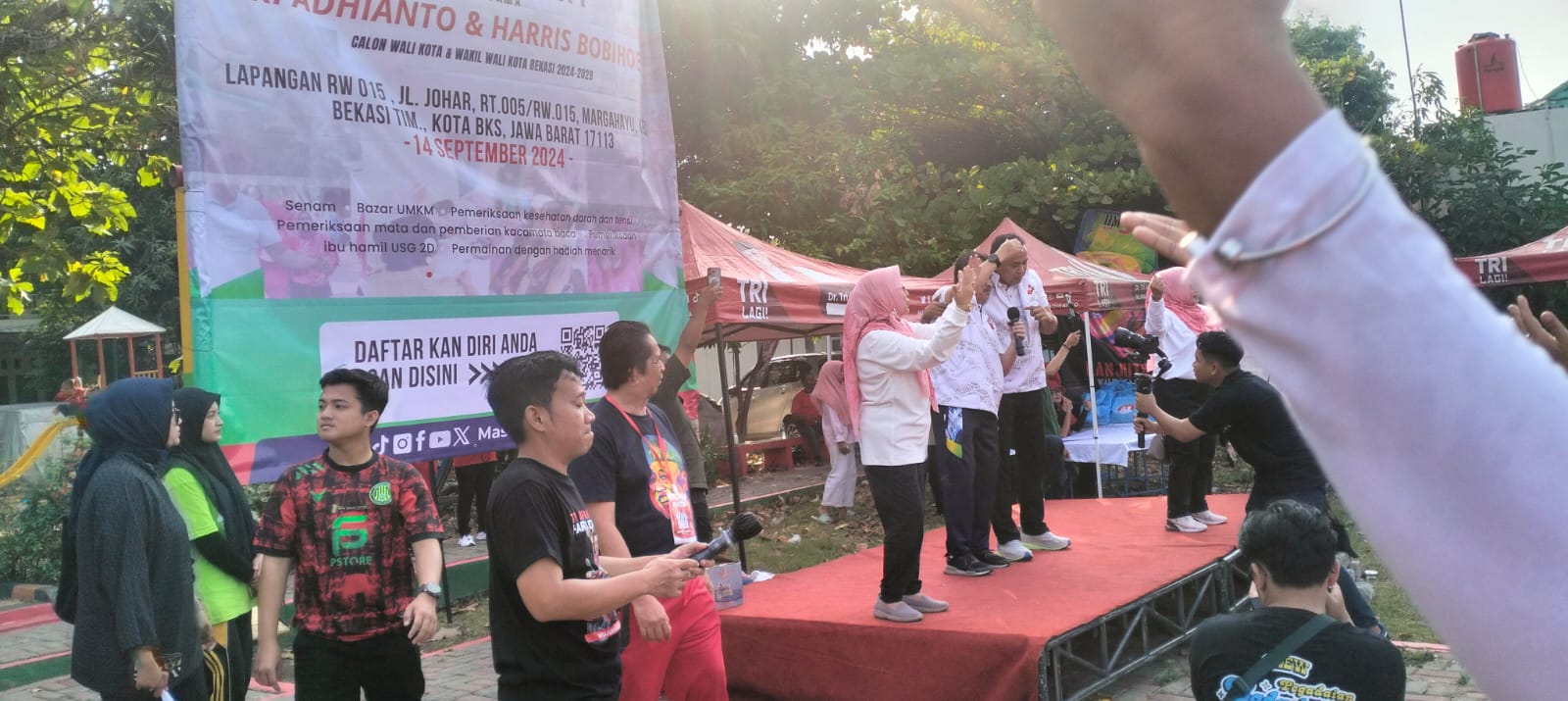 Bhabinkamtibmas Kelurahan Margahayu Monitoring Kegiatan Pekan Sehat (PESAT) Bersama Calon Wali Kota dan Wakil Wali Kota Bekasi