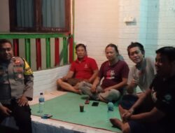Sinergitas Jaga Keamanan, Bhabinkamtibmas Monitoring Pos Kamling di Kp. Bulak, Jatiasih