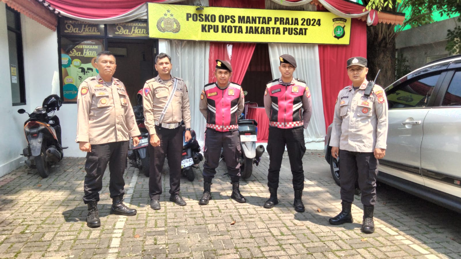 Pengamanan Di Posko Mantap Praja 2024 Kpu Kota Jakarta Pusat.