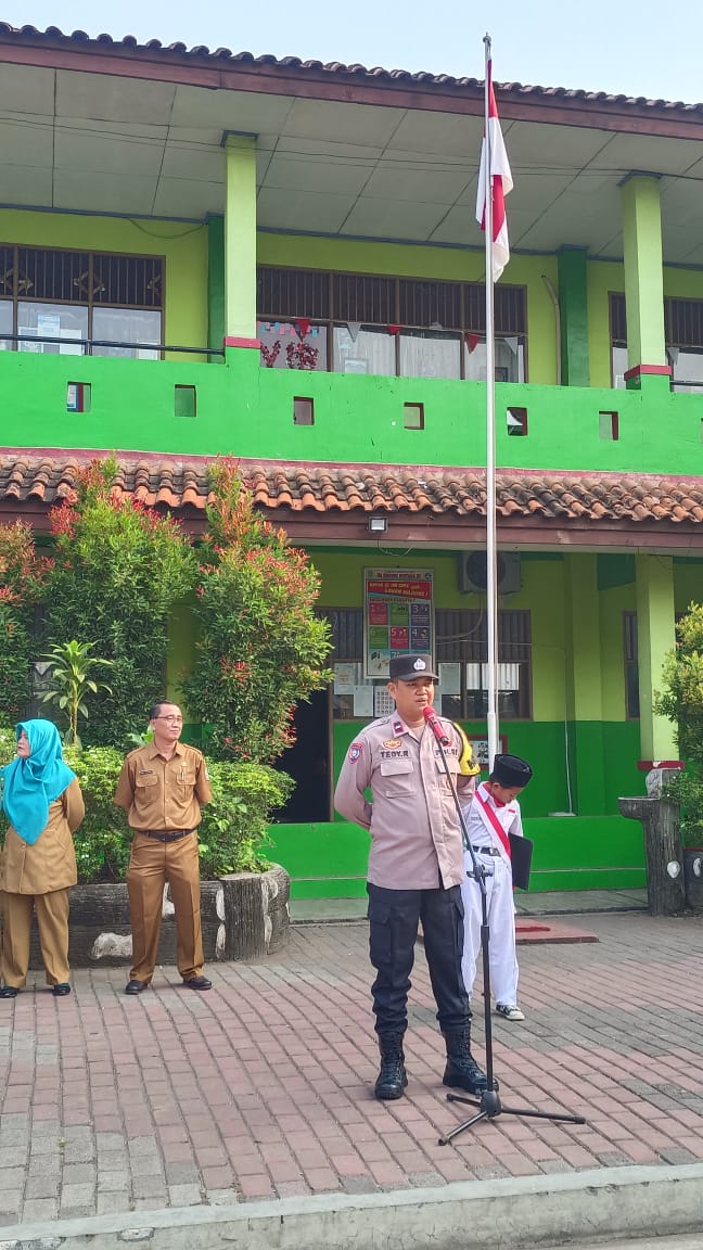Pembinaan Pelajar, Bhabinkamtibmas Kelurahan Bintara Kegiatan Polri Go to School di SDN Bintara III