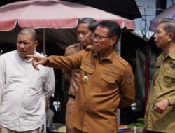 Pj. Bupati OKI Cek Harga dan Pantau Los Pasar Kayuagung 