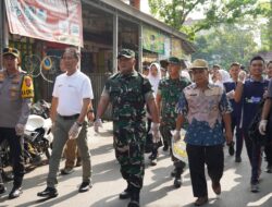 Jelang HUT TNI, Kodim OKI Gelar Baksos Bersih-Bersih Pasar Rakyat