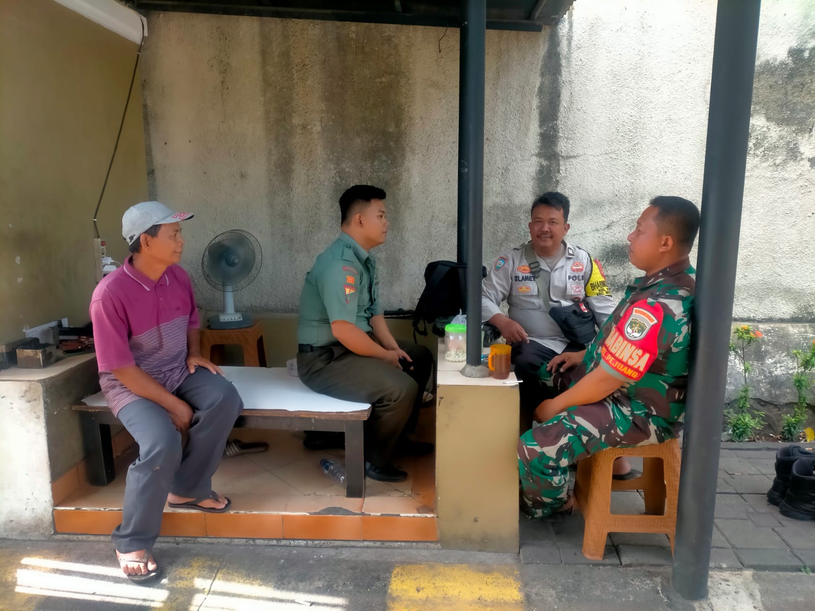 Sinergitas TNI-Polri di Medan Satria: Kunjungan dan Sambang Warga Kelurahan Pejuang untuk Jaga Kamtibmas
