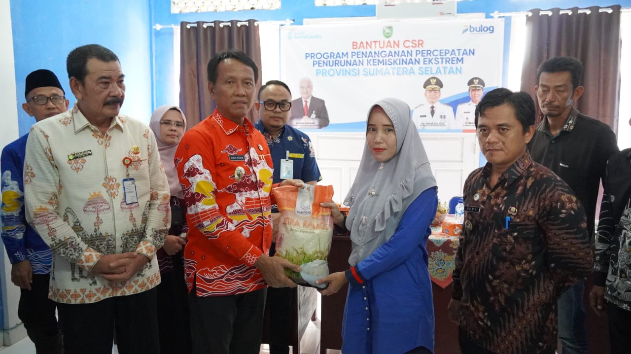 Pemkab OKI Salurkan Bansos CSR untuk Tekan Kemiskinan Ekstrem