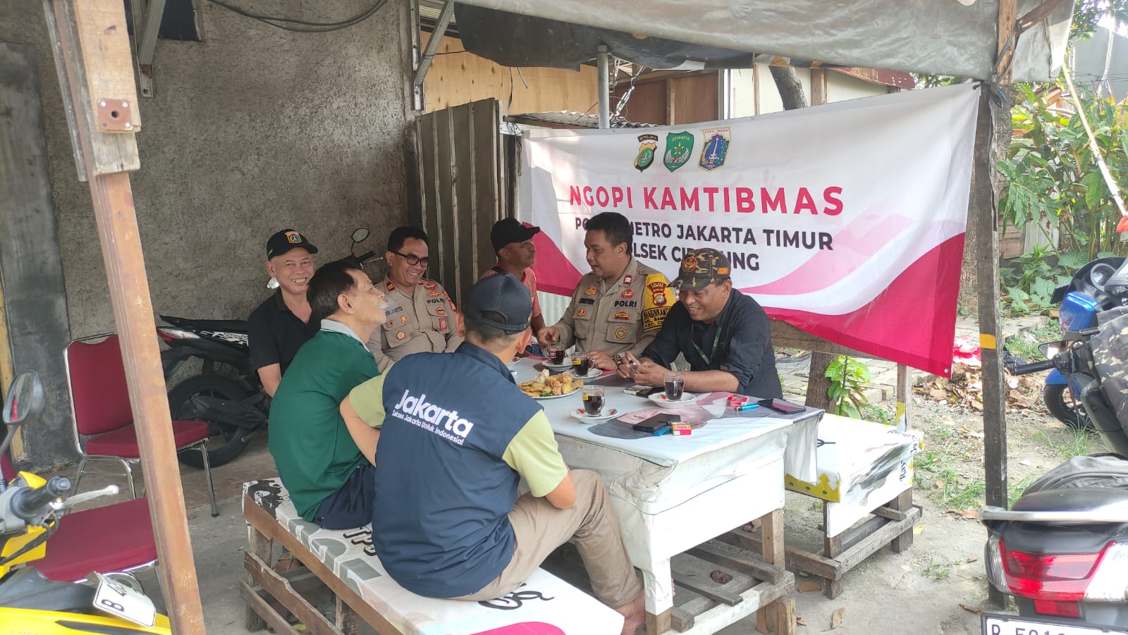 Polsek Cipayung Gelar Ngopi Kamtibmas, Tekankan Pentingnya Keamanan Remaja