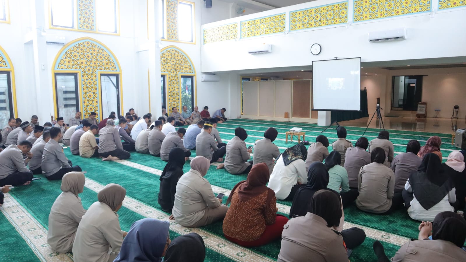 Polres Metro Jakarta Timur Mengikuti Kegiatan Maulid Nabi Muhammad SAW 1446 H/2024 M Secara Daring