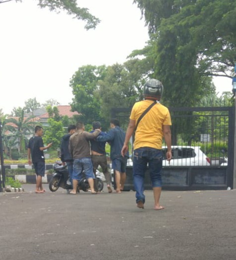 Wartawan PWI Kabupaten Bogor Jadi Korban Pengeroyokan dan Perusakan di Depan Kantor PWI Cibinong