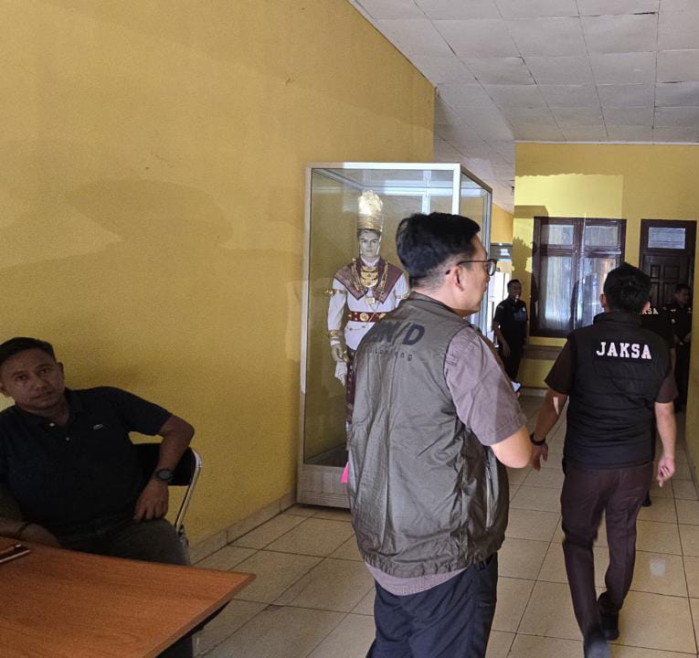 Usut Dana Hibah KONI, Kejari Lamteng Gledah Kantor Disporapar