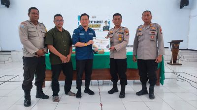 Melalui “Jumat Curhat”, Kapolsek Pesantren Banyak Mengurai Persoalan yang Dikeluhkan  Warga