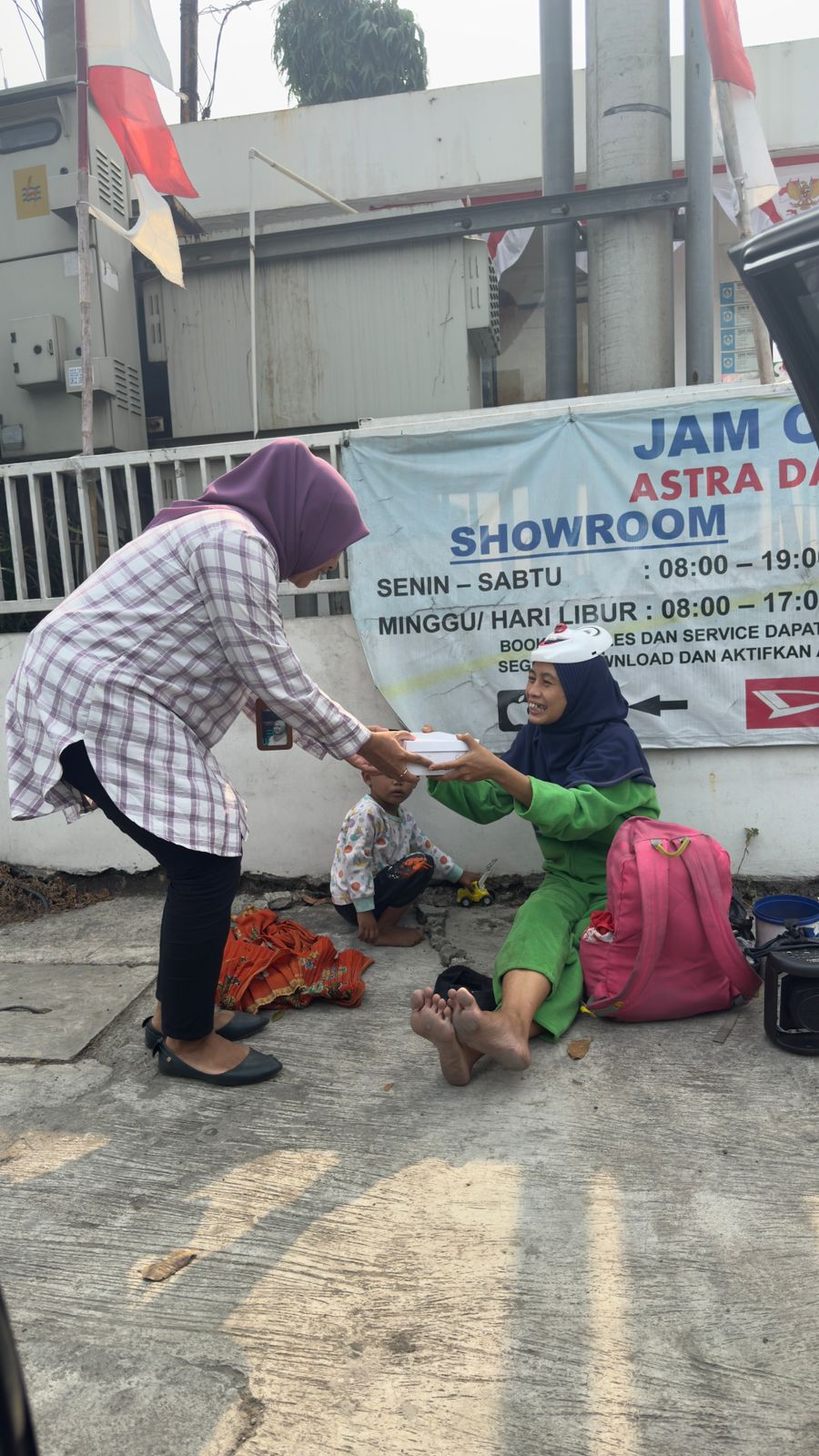 “BRI BO Cibinong Peduli Masyarakat Lewat Program Jumat Berkah”