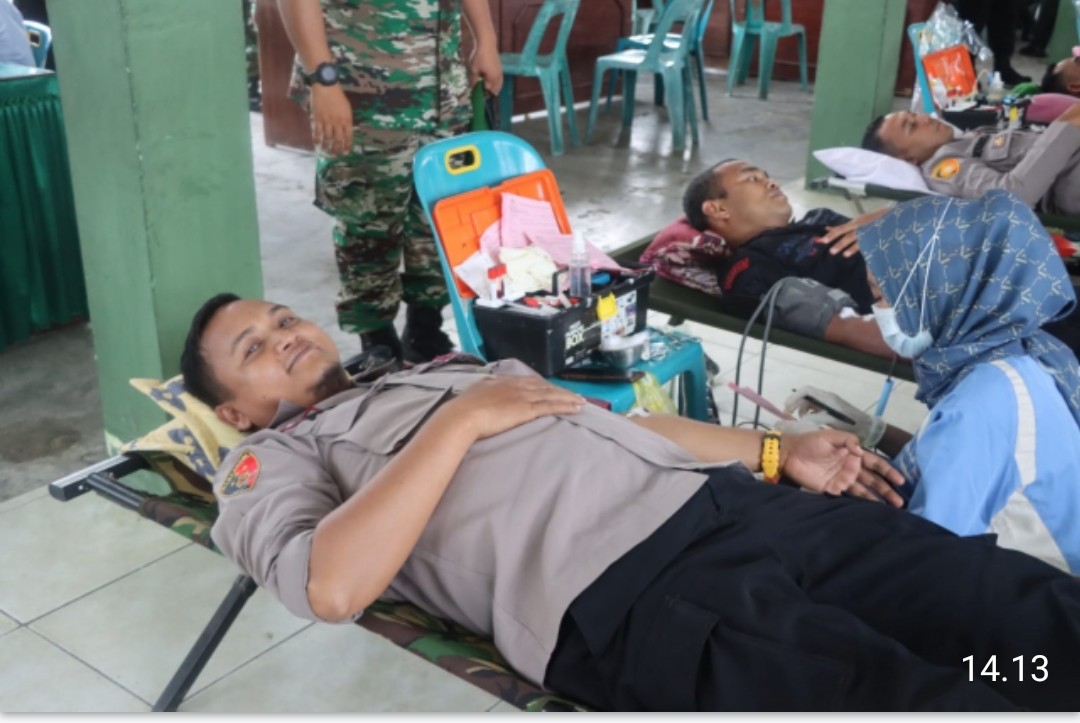 Personel Polres Aceh Timur Ikuti Donor Darah di HUT TNI Ke-79