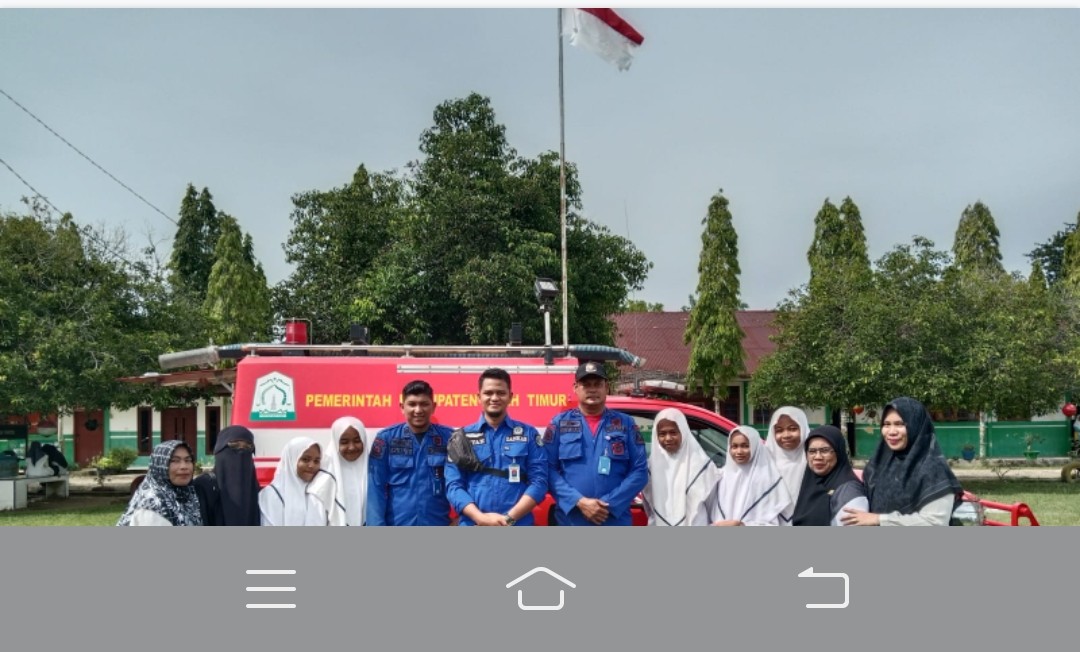 Sosialisasi dan simulasi Pemadam kebakaran di sekolah