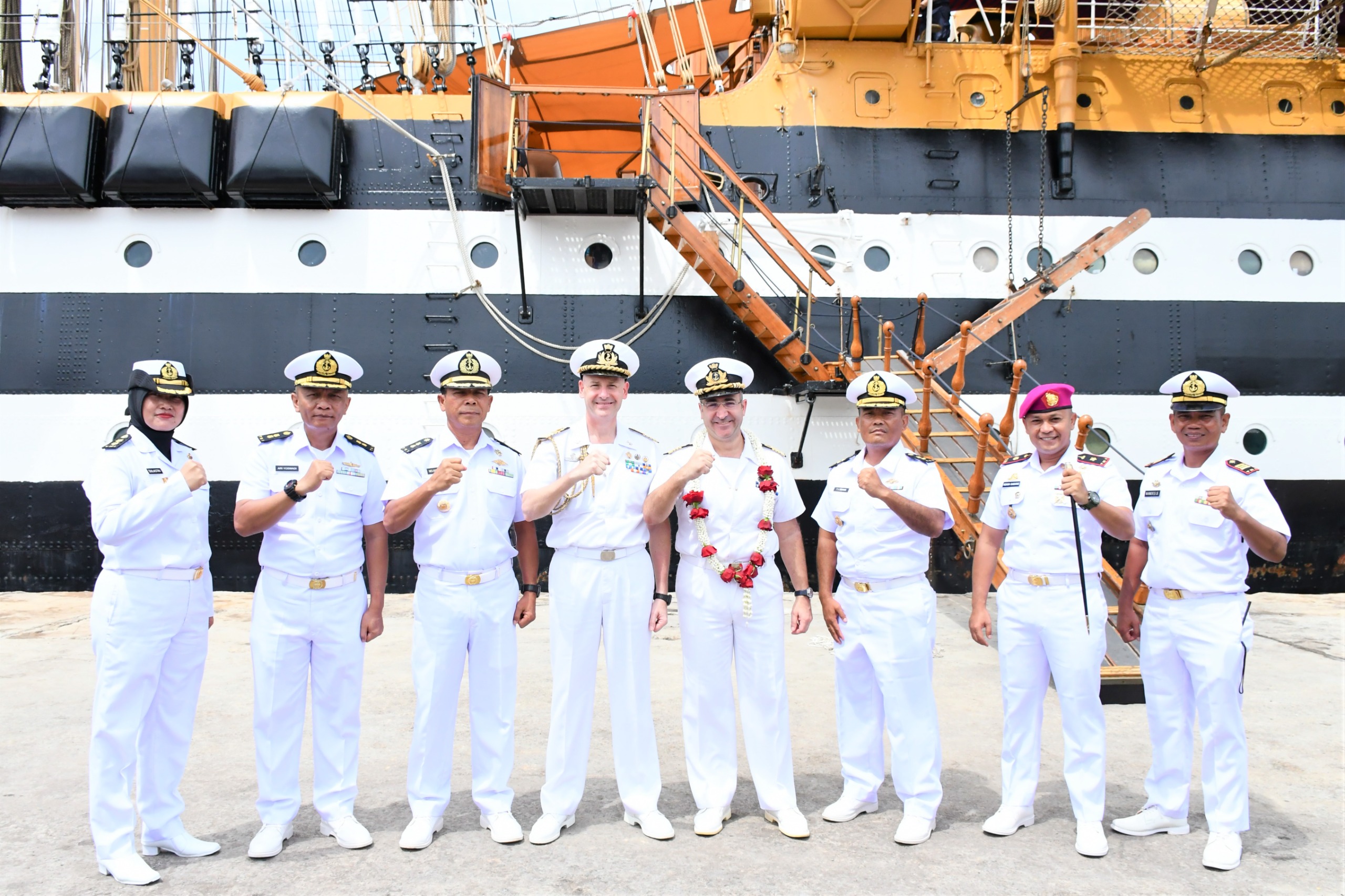 Danlantamal I Sambut Kedatangan Kapal Latih Angkatan Laut Italia ITS Amerigo Vespucci