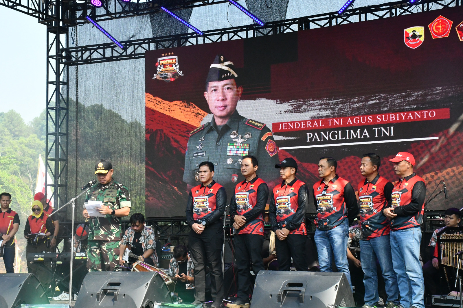 Komandan Lanal Bandung Hadiri dan Dampingi Kasal Dalam Rangka Mengikuti Kejuaraan Offroad PRIMA 4×4 Challenge Piala Panglima TNI