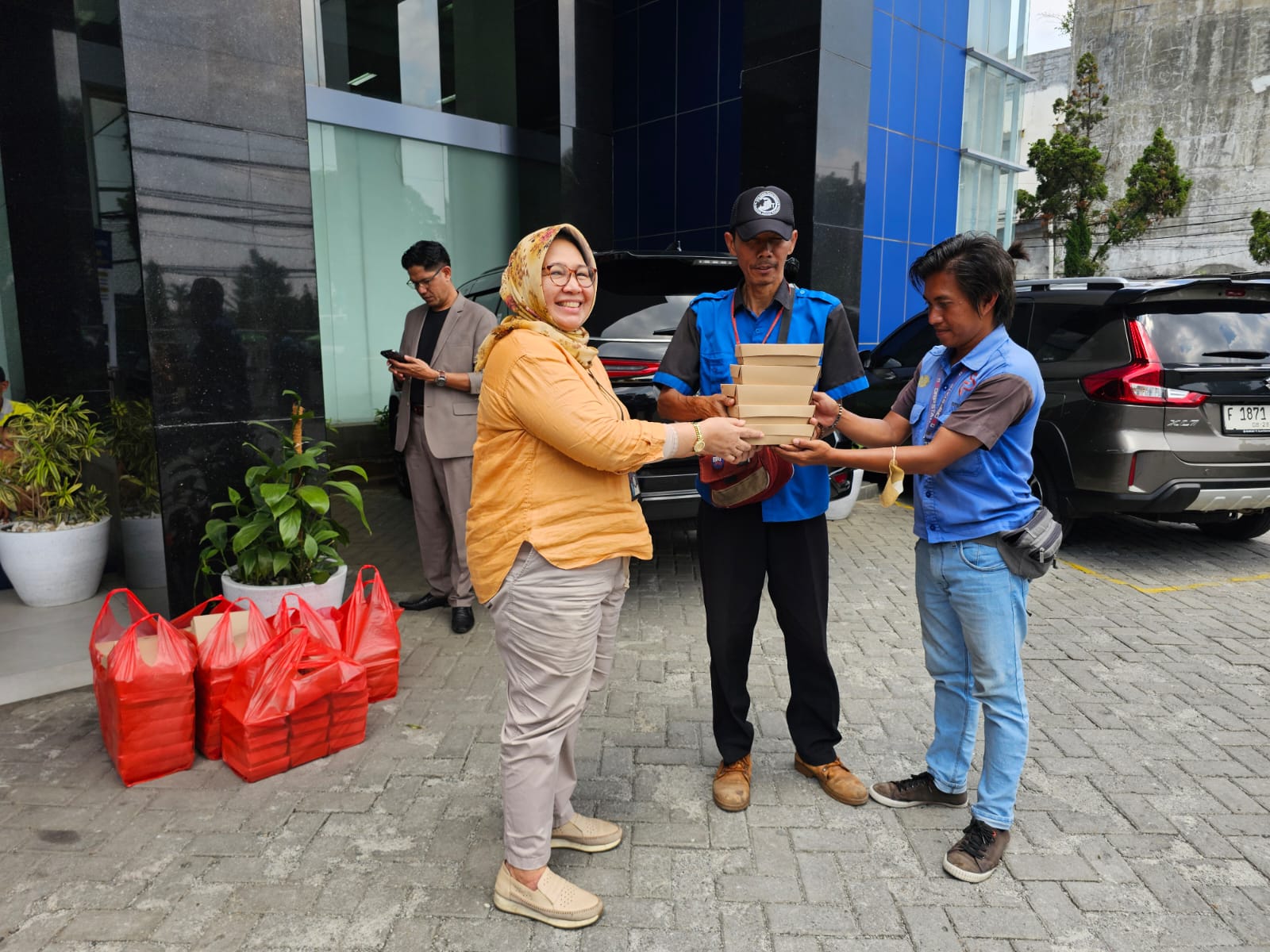 Jumat Berkah BRI BO Dewi Sartika Salurkan Kebaikan Kepada Masyarakat
