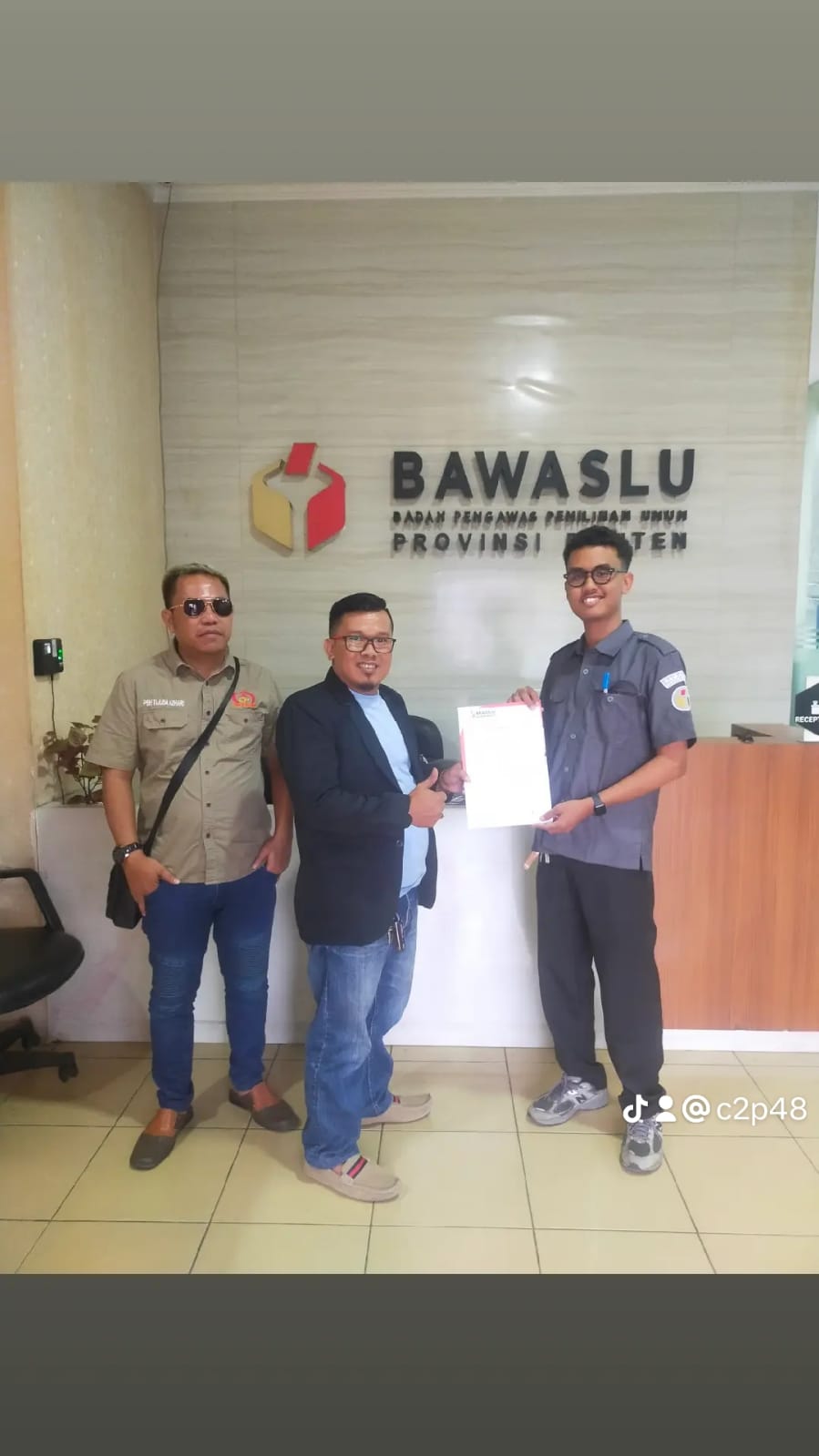 Nanang Calon Wakil Bupati Serang Di Duga Melibatkan Anggota PPS dan Istrinya Bagi-Bagi Uang & APK