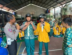 Polisi Kota Kediri Ajak Pelajar Tertib Berlalu Lintas Lewat Police Goes to School