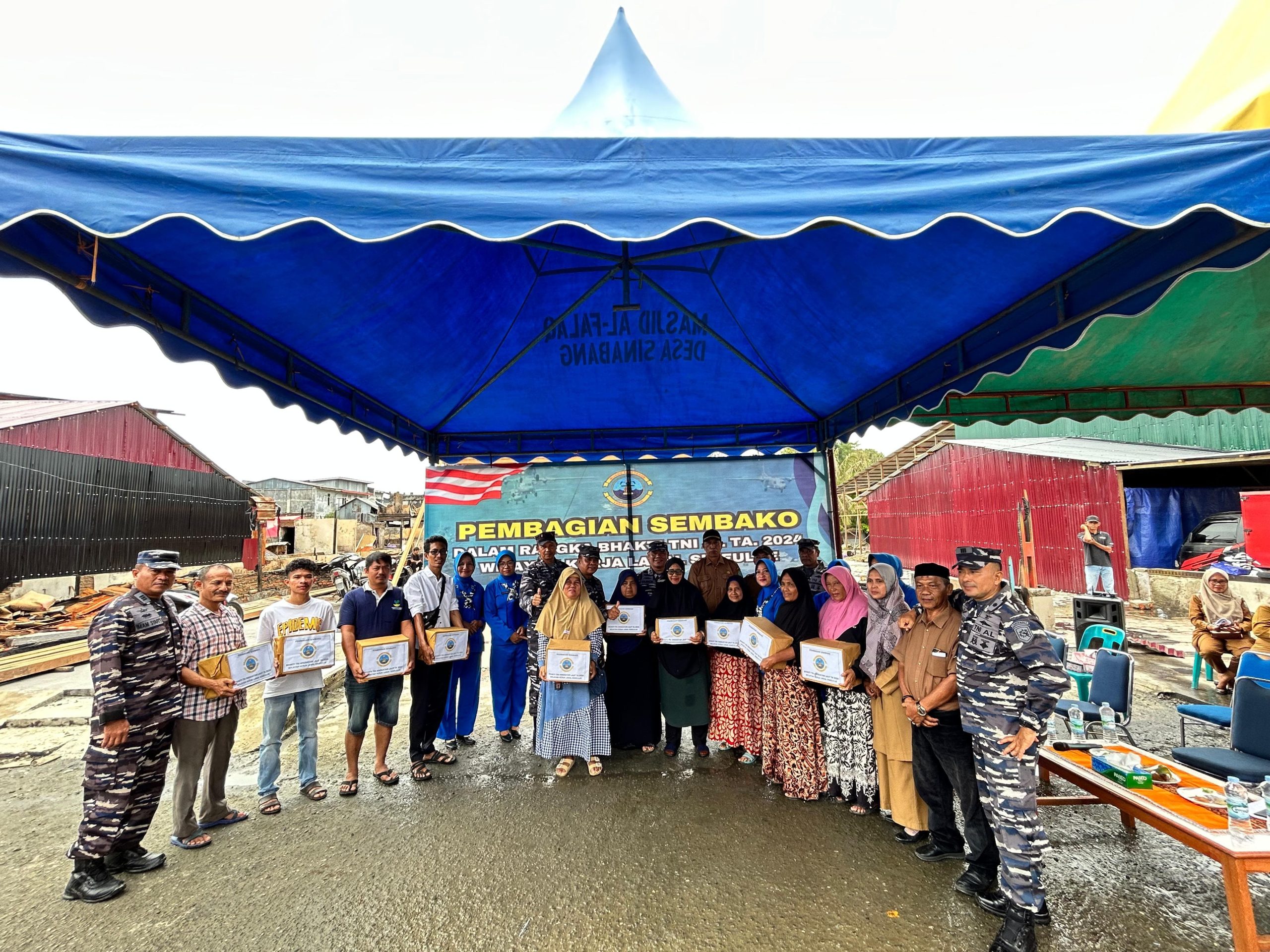Tanam Mangrove Massal, Prajurit Lanal Simeulue Tutup Bhakti TNI AL Tahun Anggaran 2024 di Pantai Desa Linggi