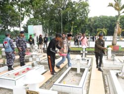 Peringati Hari Pahlawan, Lanal TBA Bersama Skuteris Sumut Laksanakan Tabur Bunga