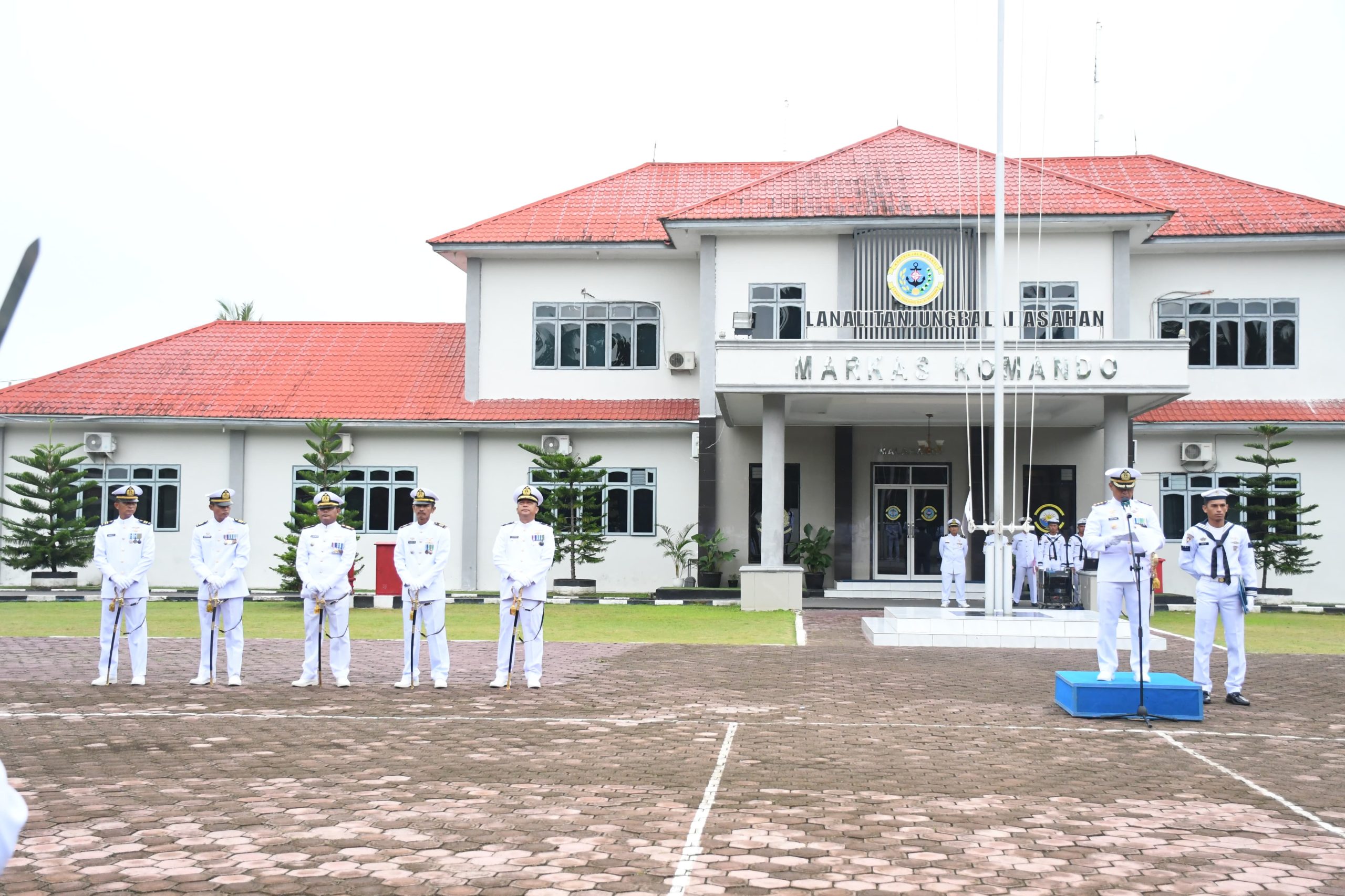 Danlanal TBA Pimpin Upacara Hari Pahlawan Nasional