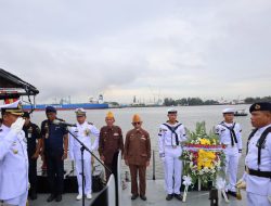 Wujud Penghormatan Kepada Para Pahlawan, Lanal Dumai Gelar Upacara Tabur Bunga di Perairan Selat Rupat