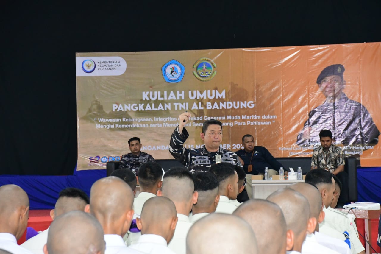 Komandan Lanal Bandung Berikan Kuliah Umum Wawasan Kebangsaan Kepada Taruna dan Taruni Poltek KP Pangandaran