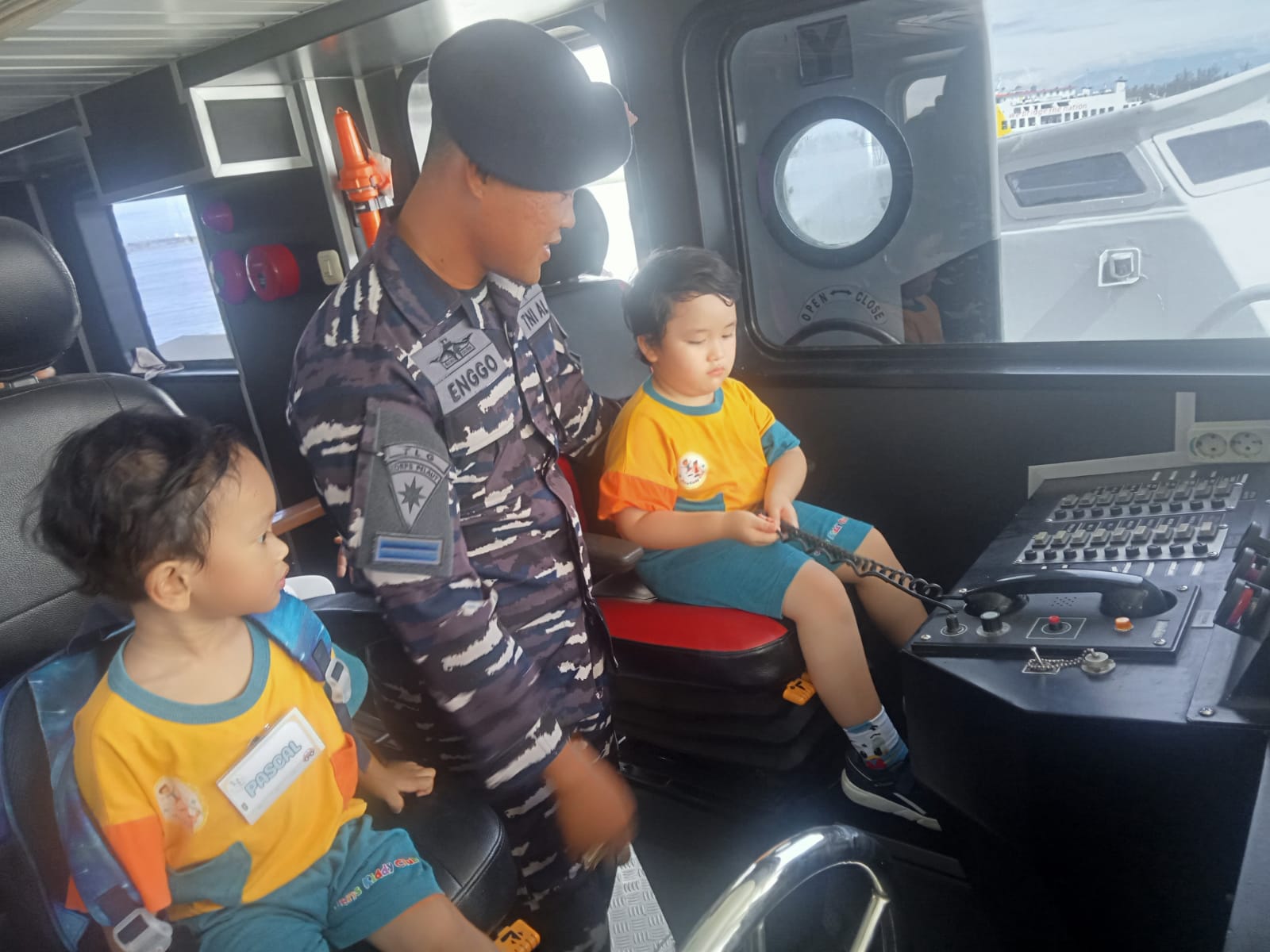 Anak-Anak Dari Jen’s Kiddy Club Mendapatkan Pengalaman Berharga di Kapal Angkatan Laut