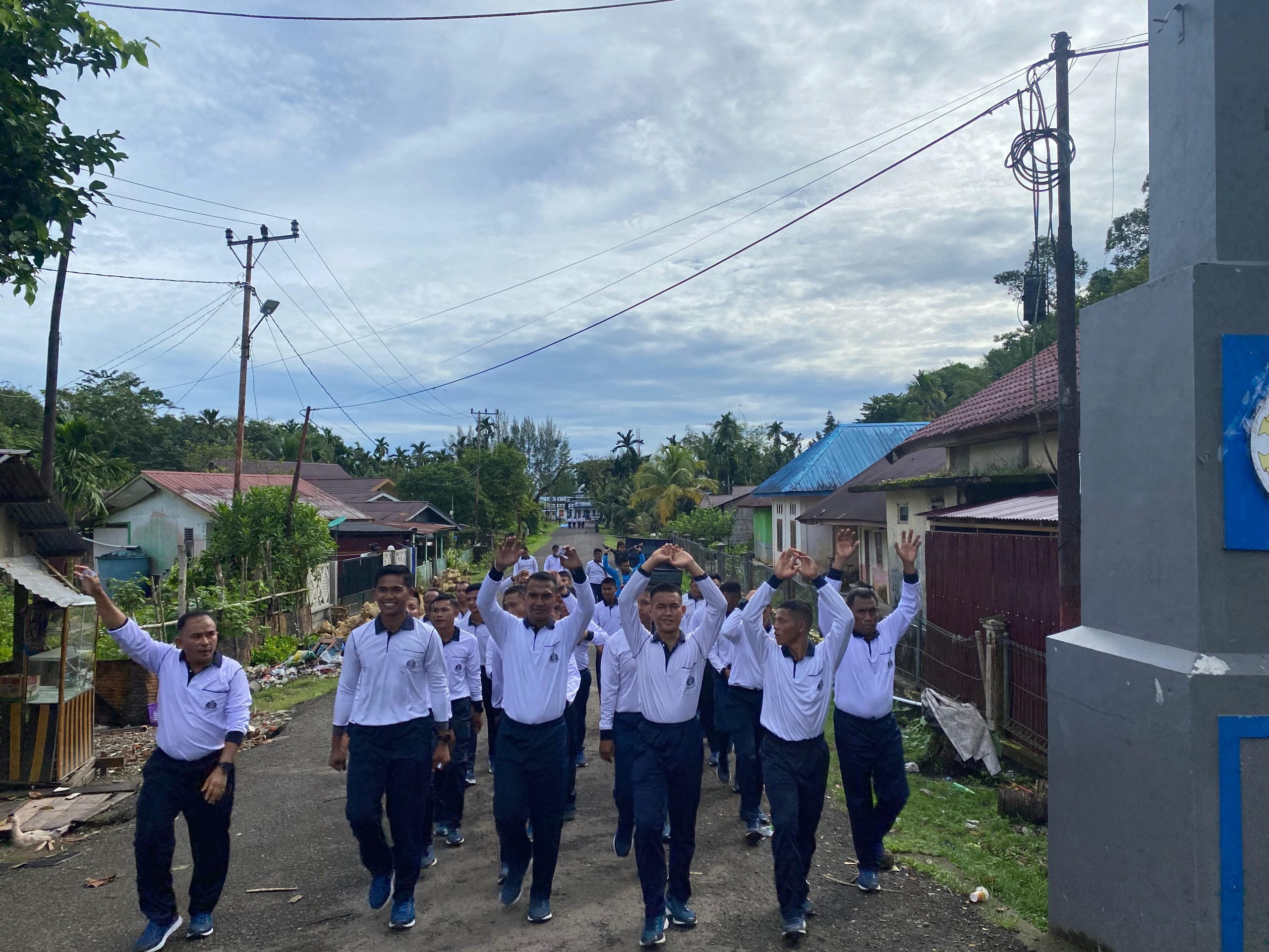 Prajurit Tangguh Mijago Fani Tegok Lanal Simeulue Laksanakan Olahraga Bersama Dalam Rangkaian Hari Armada RI Tahun 2024