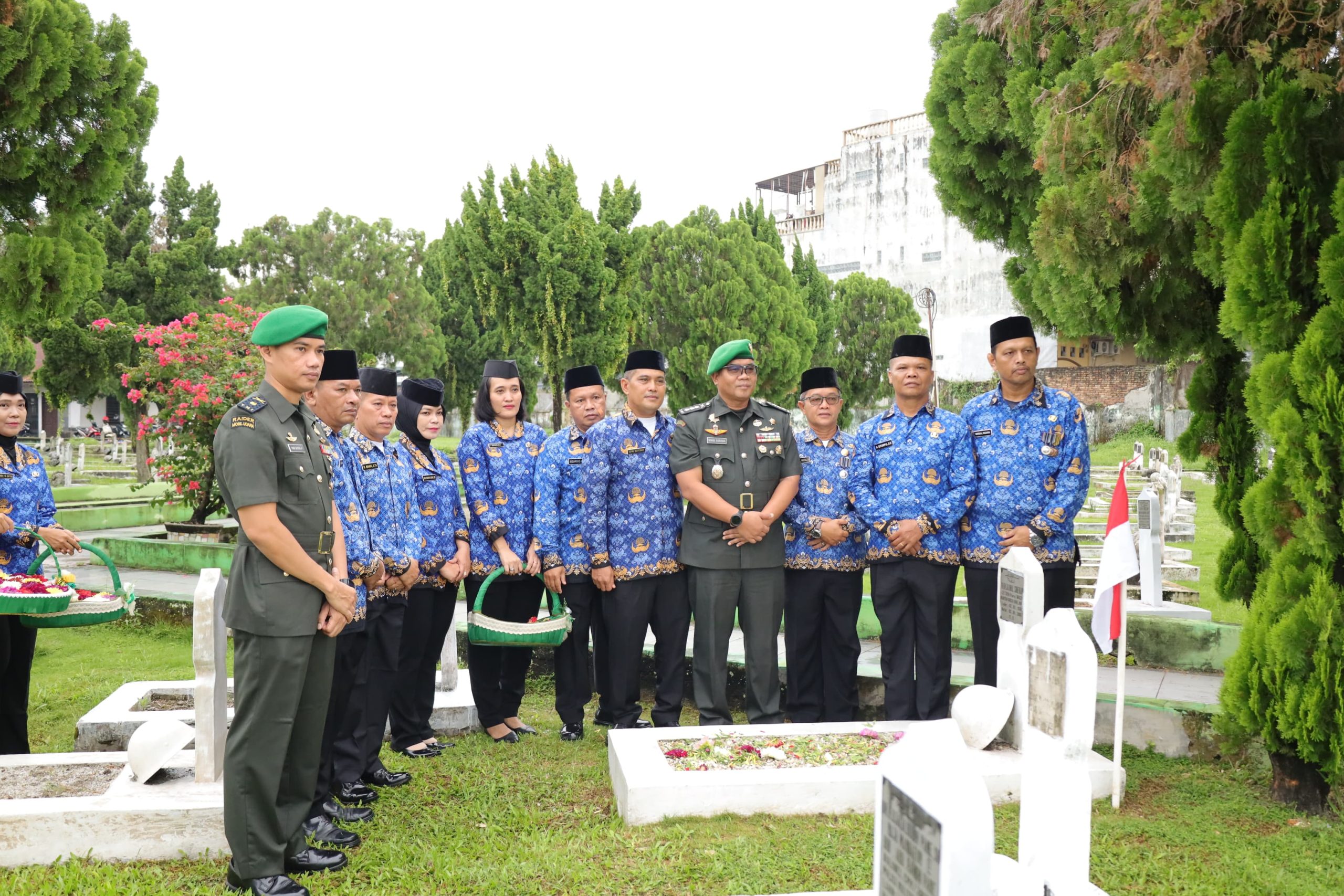 Peringati HUT Korpri, PNS Lantamal I Laksanakan Ziarah dan Tabur Bunga di TMP Bukit Barisan Medan