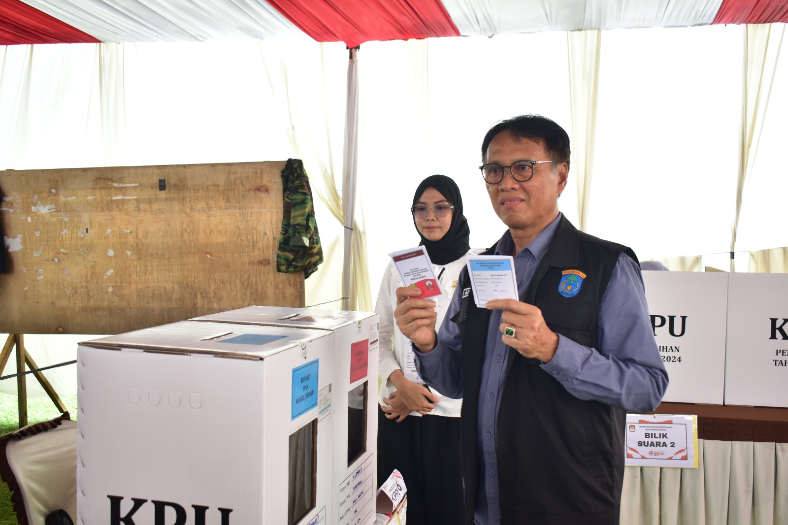 Warga OKI Gunakan Hak Pilih, Pilkada Berjalan Damai dan Kondusif