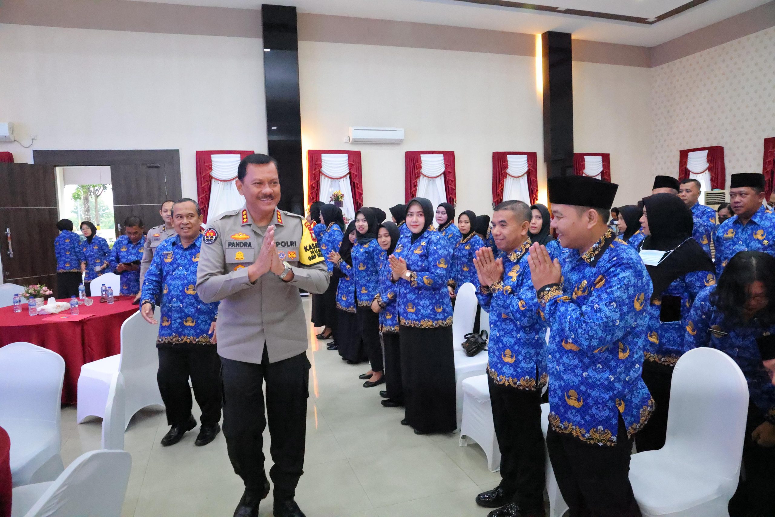 SEMANGAT KEBERSAMAAN DAN PENGABDIAN: KORPRI POLDA KEPRI RAYAKAN HUT KE-53 DENGAN SYUKURAN DAN AKSI PEDULI SESAMA
