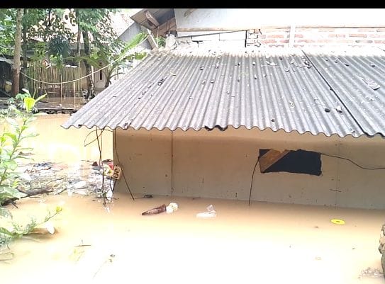 Akibat Curahan Hujan Beberapa Rumah Warga Tergenang Air