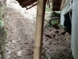 Longsor Akibat Hujan, Timpa 3 Rumah Warga Di Cilograng