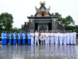 Sambut Hari Armada RI 2024, Lanal Bandung Ziarah di TMPN Cikutra
