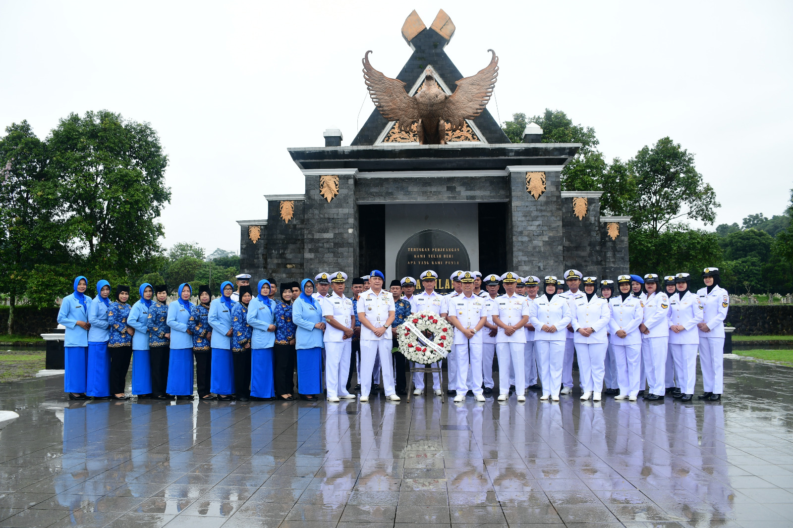 Sambut Hari Armada RI 2024, Lanal Bandung Ziarah di TMPN Cikutra