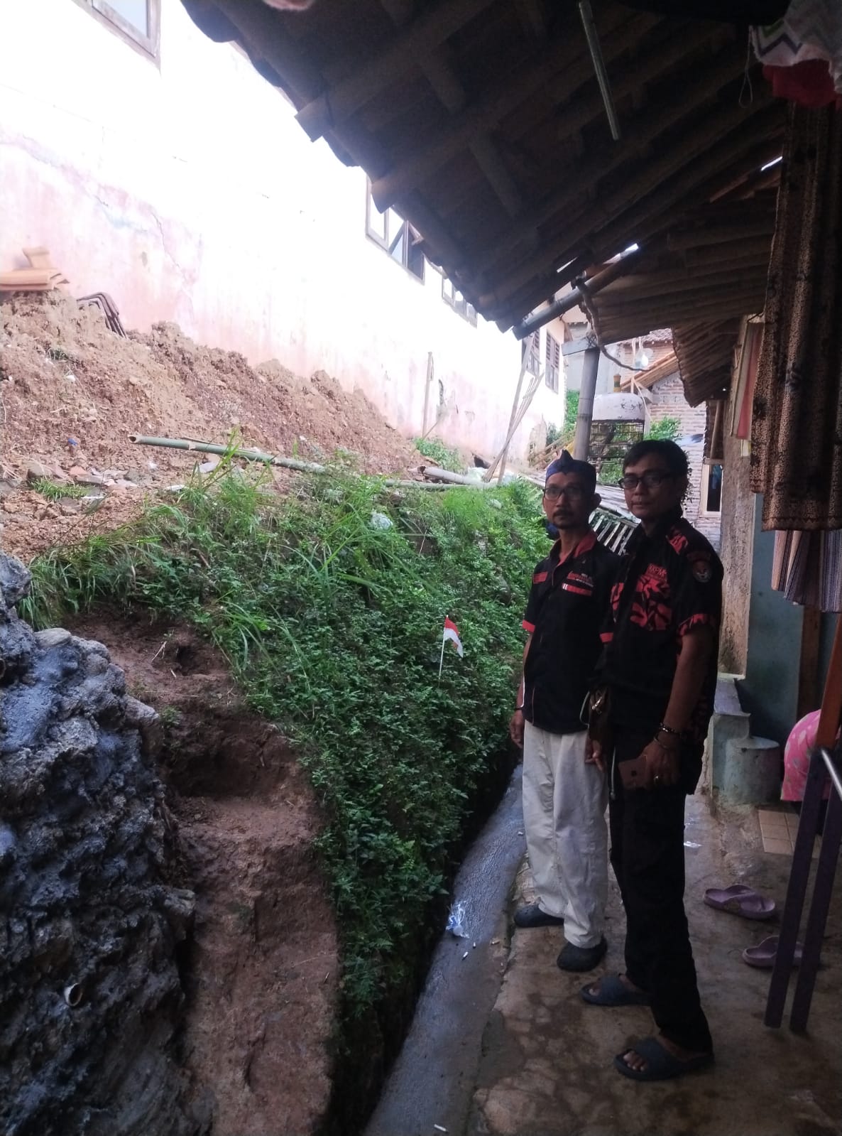 PEMBANGUNAN PONDASI SDN SEROJA TERHENTI AKIBAT KEKURANGAN ANGGARAN