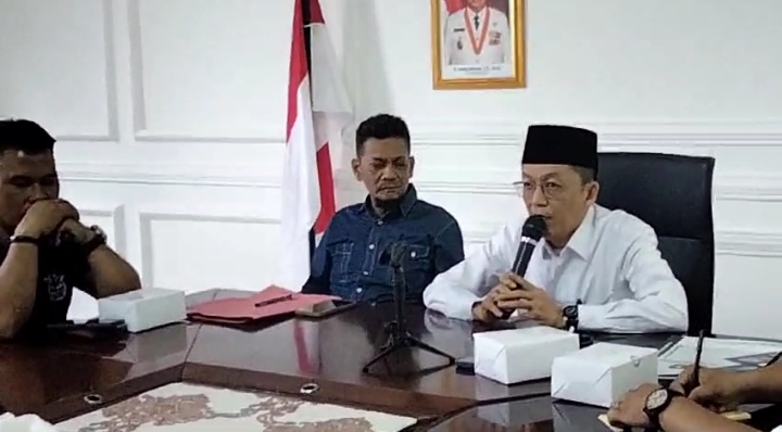 Kepala Dinas Diskominfo Prov.Kepri Hasan Merespon Aksi Damai Aliansi Wartawan Kepri (AWAK) Dengan Mengajak “Audiensi dan Aksi Damai”