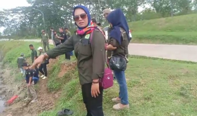 HARAP WASPADA DENGAN SUNGAI CIUJUNG :   Puluh Pengurus Forwatu Banten Tinjau Lokasi Sungai Ciujung Yang Diduga Tercemar Limabah Industri PT. Indah Kiat