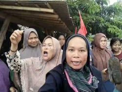 Masyarakat Desa Mekarsari Gerudug Galian C di Papanggo