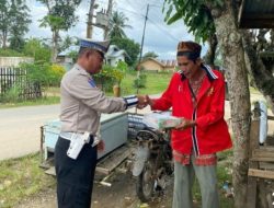 Jumat Berkah, Satlantas Polres Aceh Timur Membagikan Nasi Kotak Kepada Pengguna Jalan