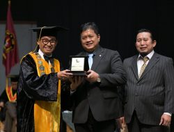 Orasi Ilmiah Wisuda Ke-52 STIEI Jakarta, Wamen Viva Yoga: Optimis Menghadapi Tantangan Kemajuan Zaman, Kunci Sukses