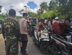 Bhabinkamtibmas dan Babinsa Tanggamus Amankan Pemasangan Dinding Penahan Jalan Ulu Belu