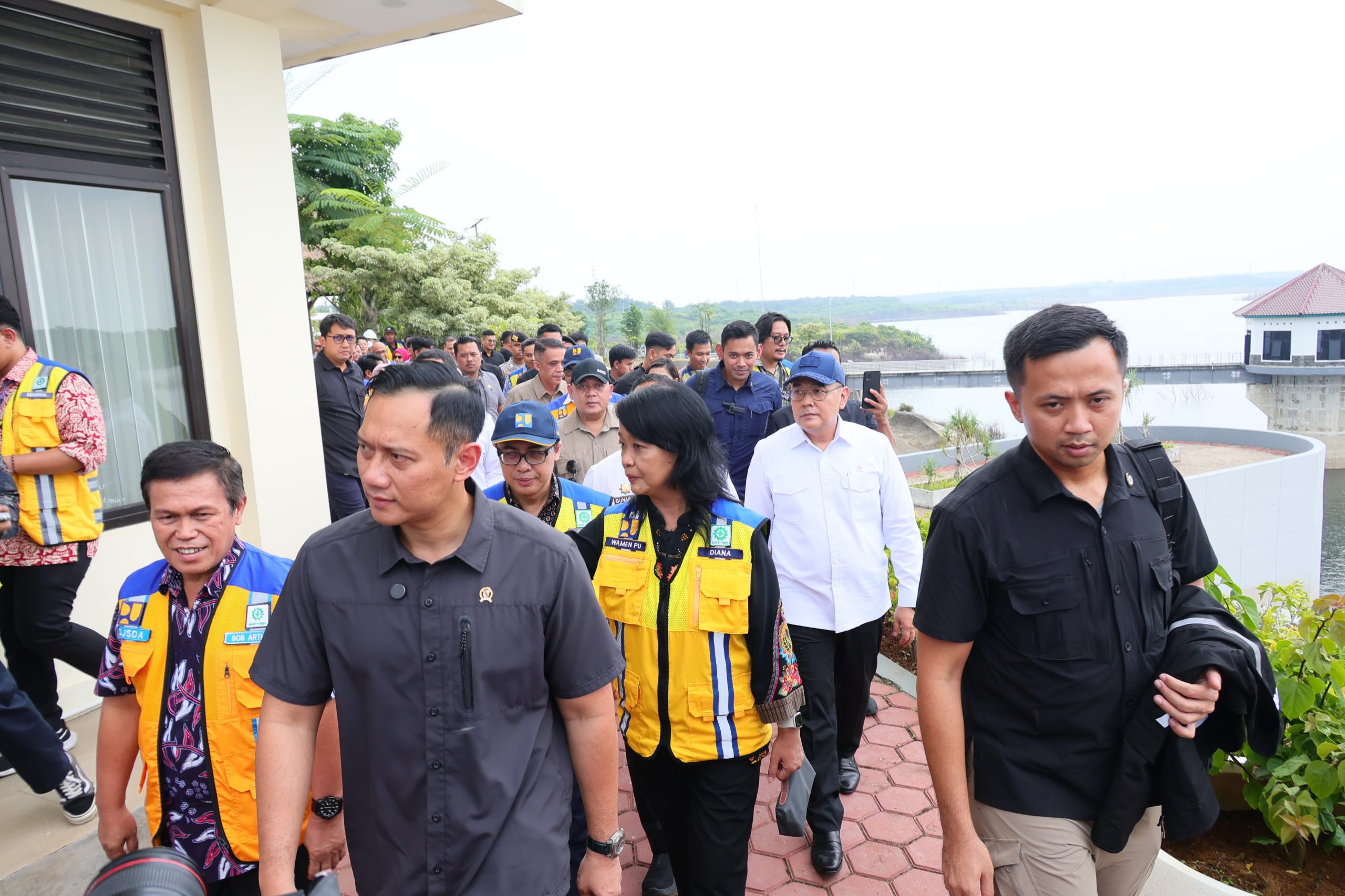 Tegaskan Kepastian Hukum Tanah Warga Negara, Menko AHY dan Wamen Ossy Serahkan Setipikat Tanah untuk Warga Lebak
