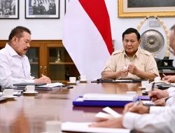 Presiden Prabowo Subianto memanggil Jaksa Agung beserta seluruh Jaksa Agung Muda ke Istana Merdeka, pada Senin, 13 Januari 2025.